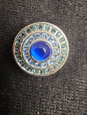 STYLE DOTS Original Blue Catseye W 2 Rows Of Lt /Dk Blue Crystal Snap